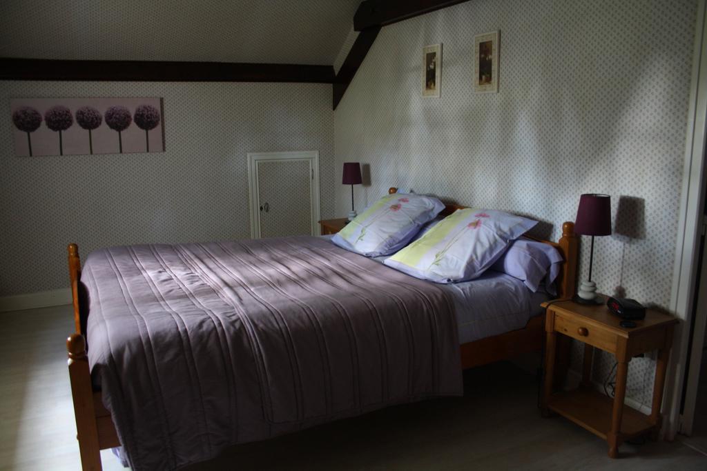 Chambre D'Hotes Les Chenes Chaptelat Ruang foto