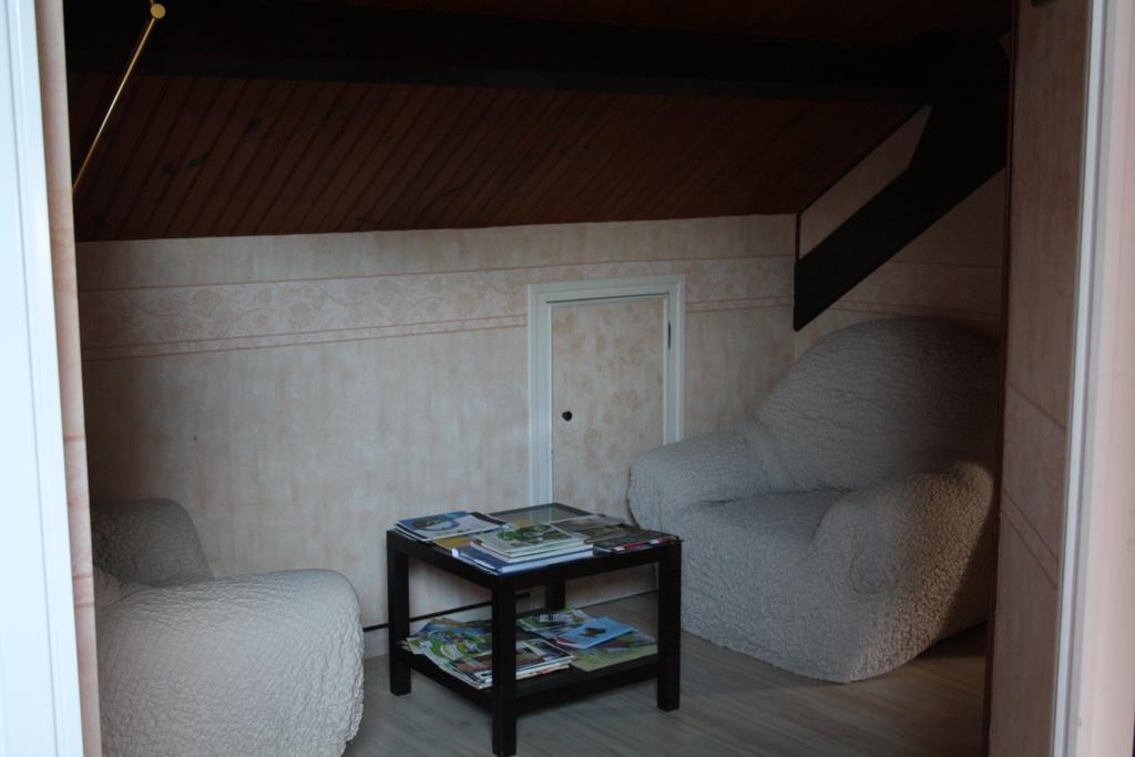 Chambre D'Hotes Les Chenes Chaptelat Ruang foto