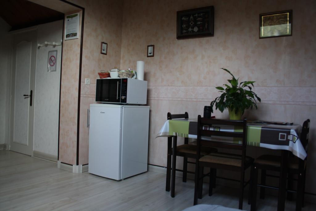 Chambre D'Hotes Les Chenes Chaptelat Ruang foto