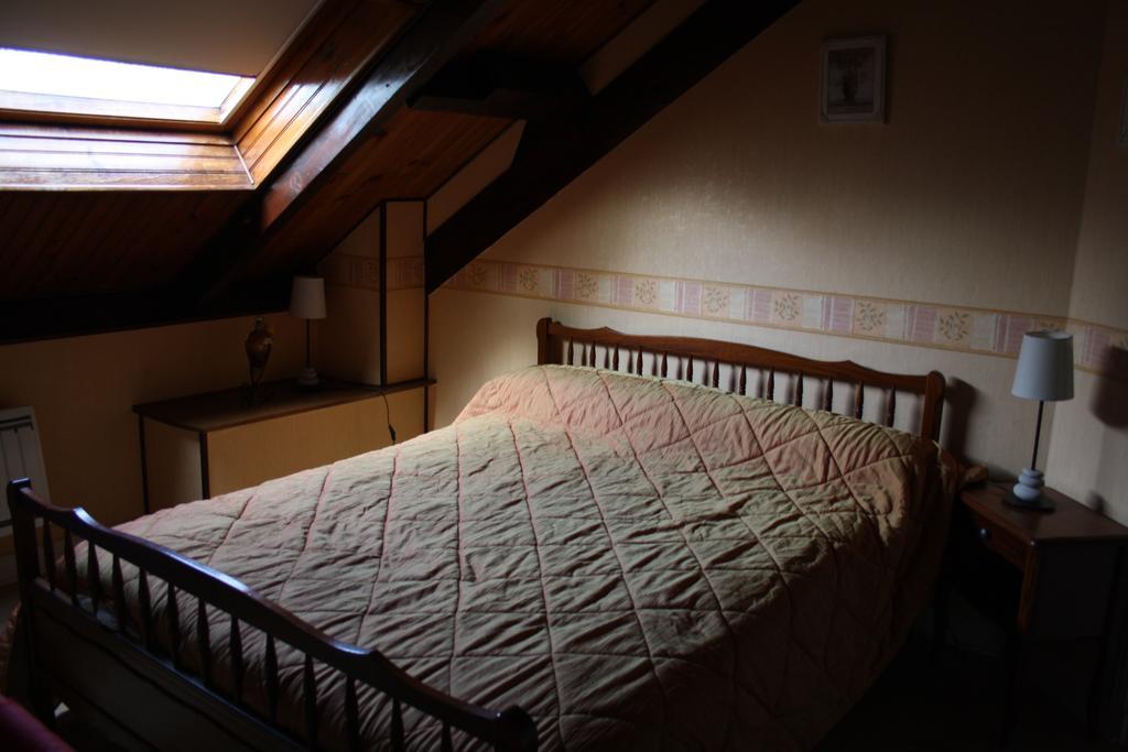 Chambre D'Hotes Les Chenes Chaptelat Ruang foto